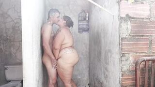 Magoculionero1 & Paolitasexy share a shower and deepthroat action with a big cock - 2 image