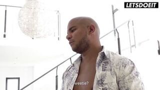 La Paisita's juicy ass bounces hard as she takes every inch in doggy style - 5 image