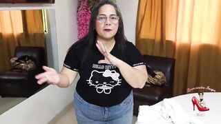 El Makinon, the busty Latina maid, takes Licenciada Angie milf50's hard cock in the jacuzz - 4 image